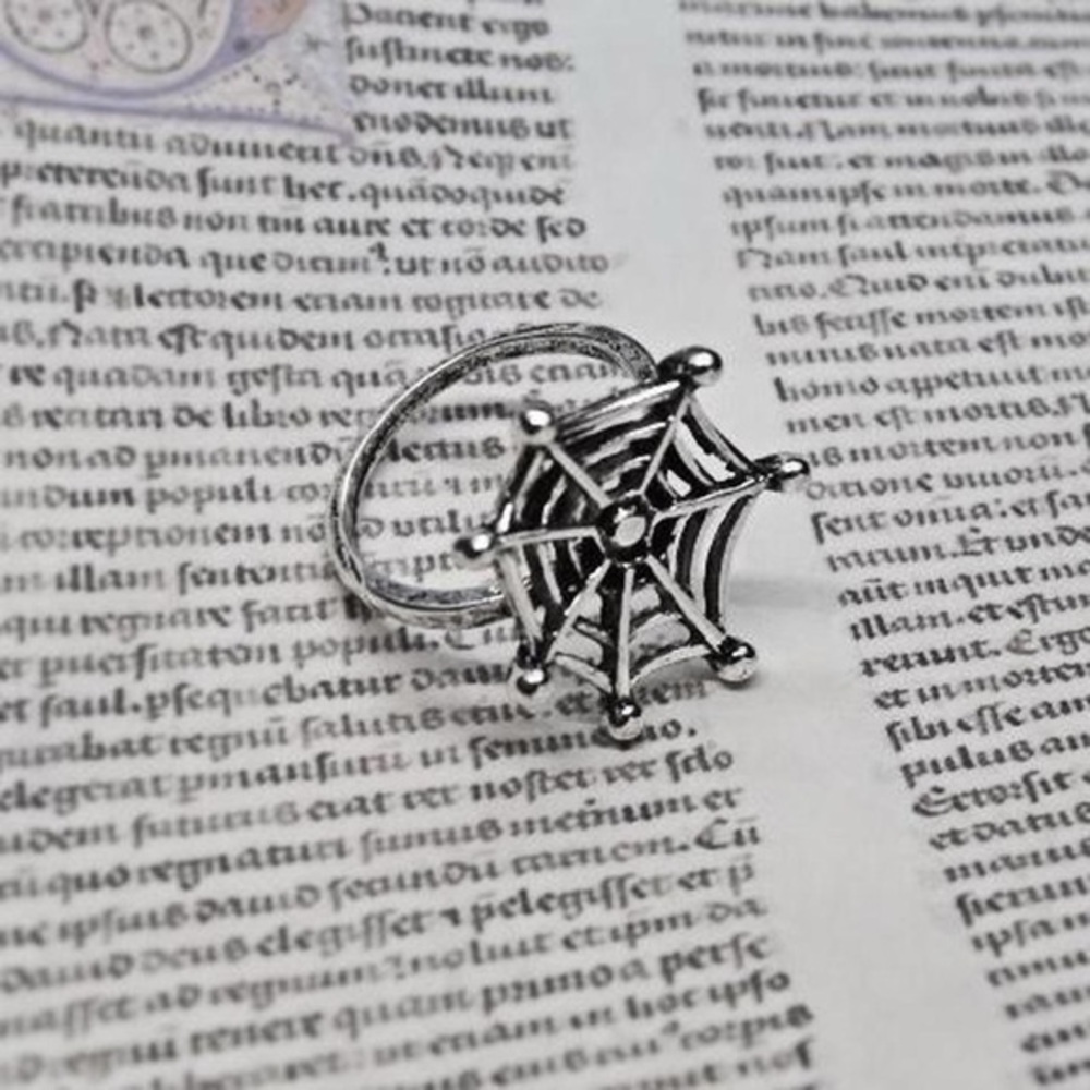 Witches Spiderweb Ring